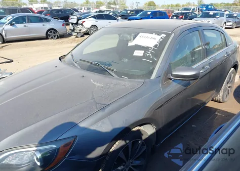 2013 Chrysler 200 Limited z USA, uszkodzony, nr VIN 1C3CCBCG8DN546535